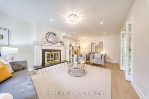 Photo 11 at 134 Butterfield Crescent, Maple, Vaughan