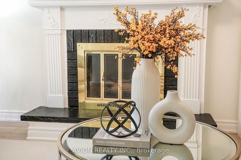Photo 12 at 134 Butterfield Crescent, Maple, Vaughan