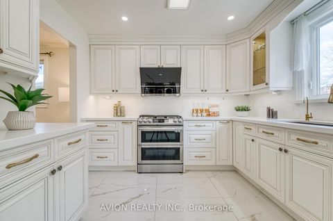 Photo 13 at 134 Butterfield Crescent, Maple, Vaughan
