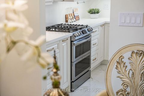 Photo 15 at 134 Butterfield Crescent, Maple, Vaughan