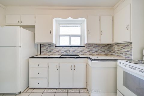 Photo 7 at 17 Arden Crescent, Birchmount, Toronto