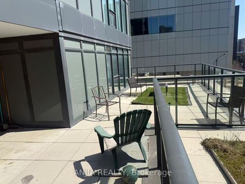 Photo 1 at 212 - 70 Queens Wharf Road, Waterfront Communities C1, Toronto
