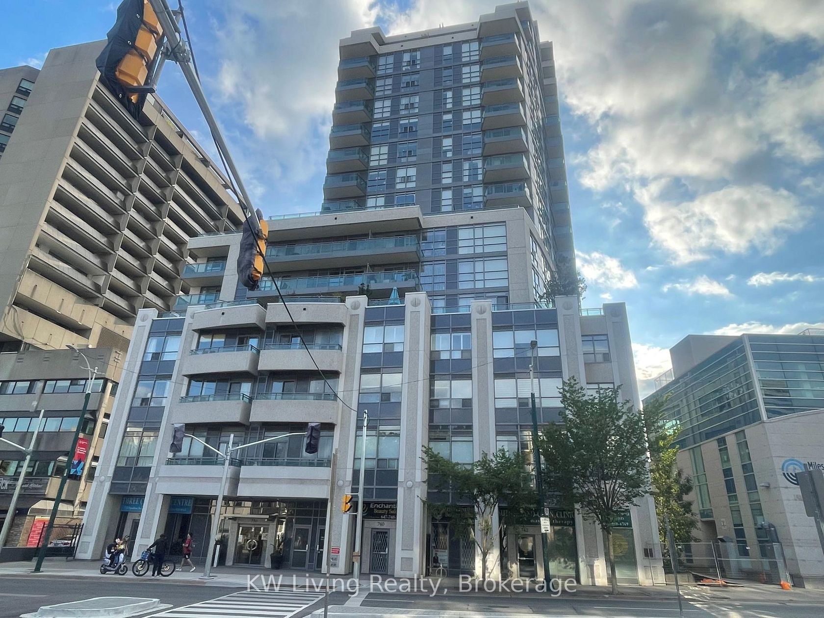 709 - 736 Spadina Avenue, University, Toronto photo number 2