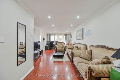 Photo 4 at 3200 Morning Star Drive, Malton, Mississauga