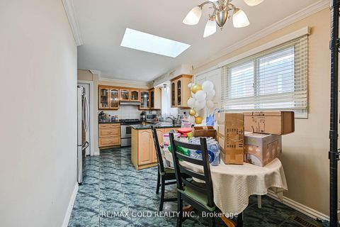 Photo 10 at 3200 Morning Star Drive, Malton, Mississauga