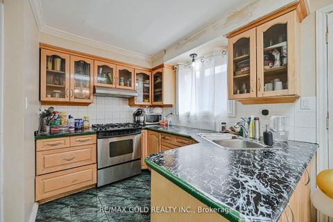 Photo 13 at 3200 Morning Star Drive, Malton, Mississauga