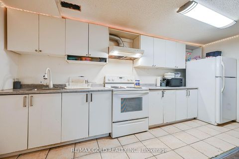 Photo 36 at 3200 Morning Star Drive, Malton, Mississauga
