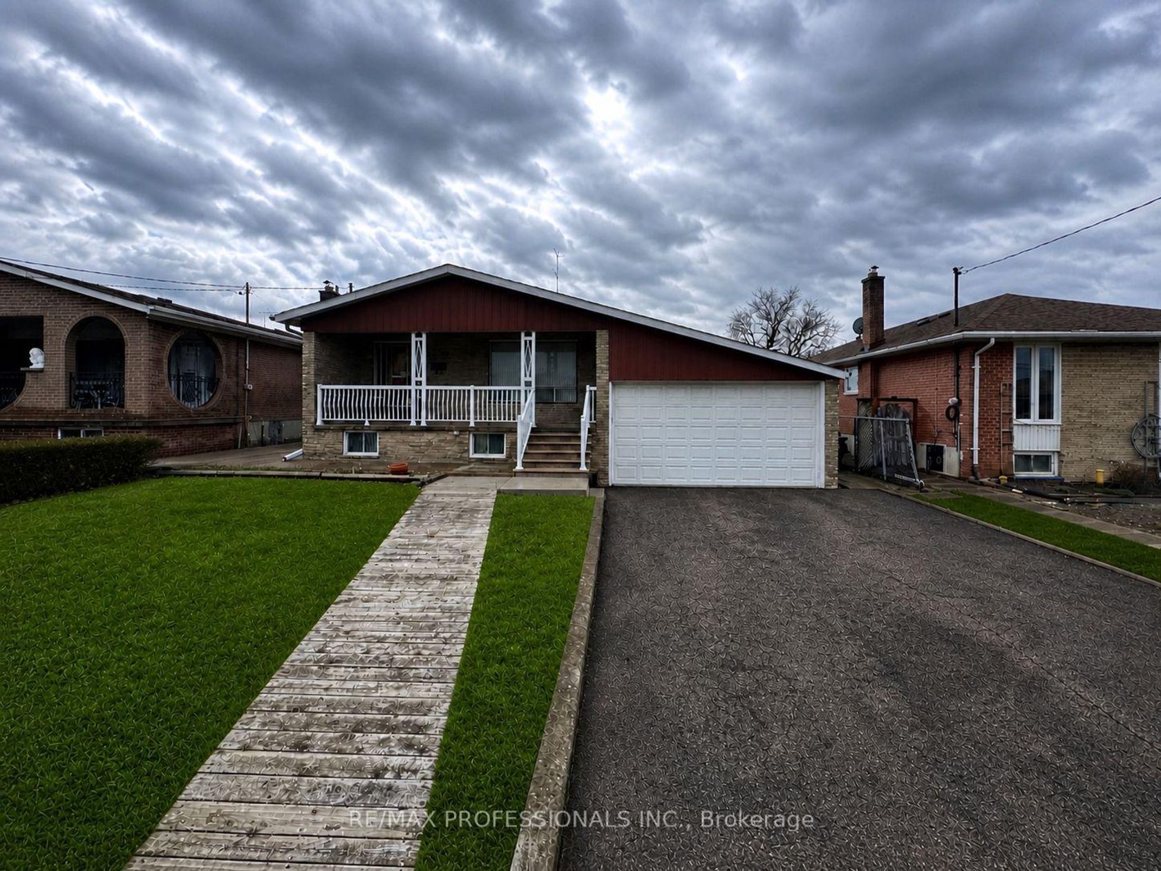 83 Spenvalley Drive, Jane Heights, Toronto 