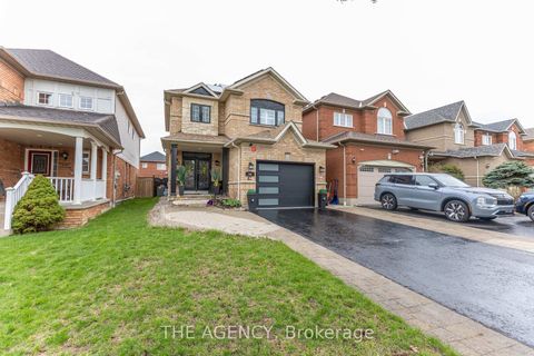 Photo 2 at 54 Thames Drive, Rolling Acres, Whitby