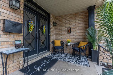 Photo 3 at 54 Thames Drive, Rolling Acres, Whitby