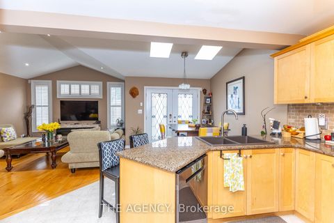 Photo 10 at 54 Thames Drive, Rolling Acres, Whitby