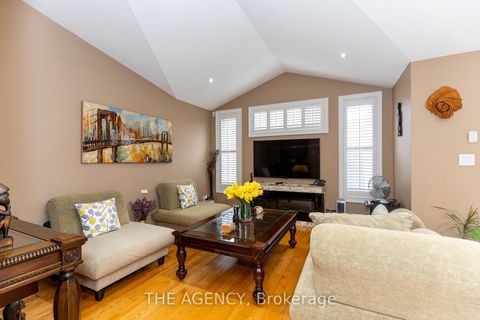 Photo 15 at 54 Thames Drive, Rolling Acres, Whitby