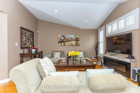 Photo 17 at 54 Thames Drive, Rolling Acres, Whitby