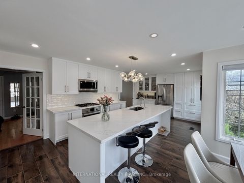 Photo 4 at 168 Willow Lane, London, Newmarket