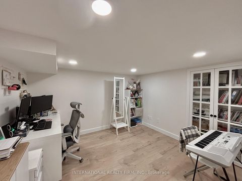 Photo 26 at 168 Willow Lane, London, Newmarket