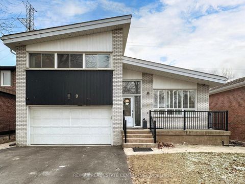 Photo 0 at 9 Fairchild Avenue, Newtonbrook West, Toronto