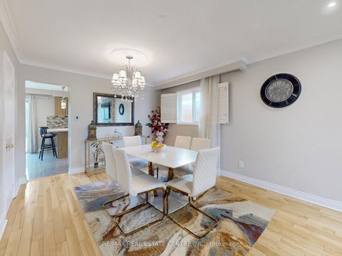 Photo 2 at 9 Fairchild Avenue, Newtonbrook West, Toronto