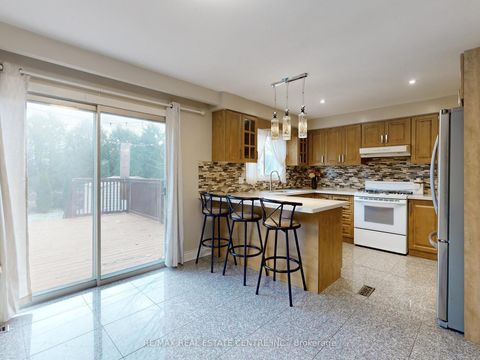 Photo 3 at 9 Fairchild Avenue, Newtonbrook West, Toronto