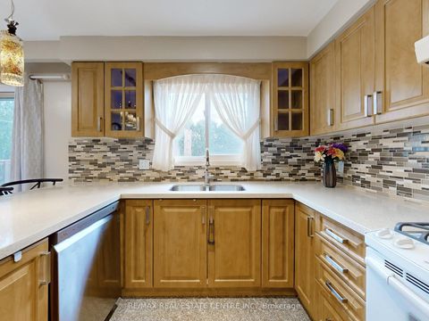 Photo 4 at 9 Fairchild Avenue, Newtonbrook West, Toronto