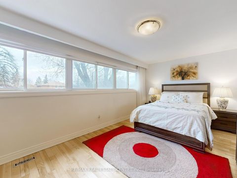 Photo 7 at 9 Fairchild Avenue, Newtonbrook West, Toronto