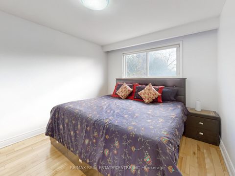 Photo 10 at 9 Fairchild Avenue, Newtonbrook West, Toronto