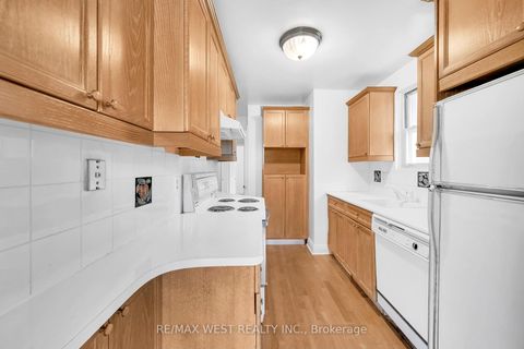 Photo 8 at 284 Fairlawn Avenue, Lawrence Park North, Toronto