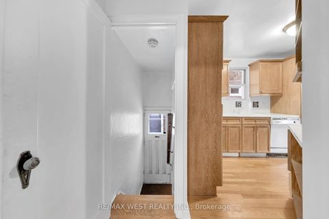 Photo 9 at 284 Fairlawn Avenue, Lawrence Park North, Toronto