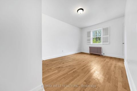 Photo 10 at 284 Fairlawn Avenue, Lawrence Park North, Toronto