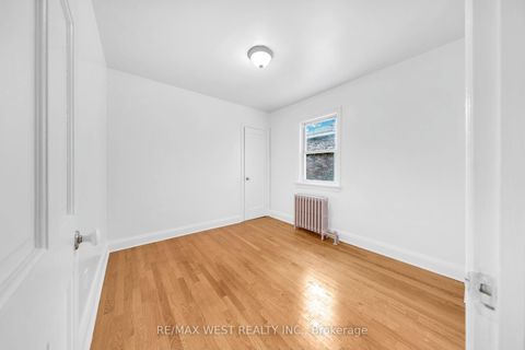 Photo 11 at 284 Fairlawn Avenue, Lawrence Park North, Toronto