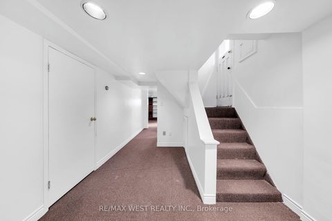 Photo 12 at 284 Fairlawn Avenue, Lawrence Park North, Toronto