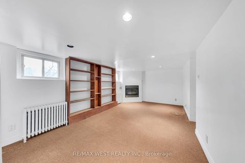 Photo 15 at 284 Fairlawn Avenue, Lawrence Park North, Toronto