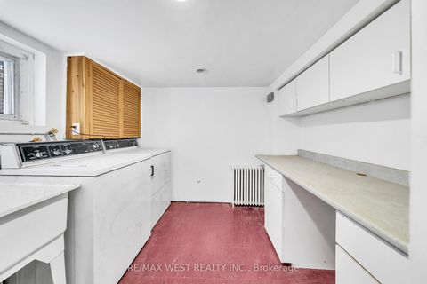 Photo 16 at 284 Fairlawn Avenue, Lawrence Park North, Toronto
