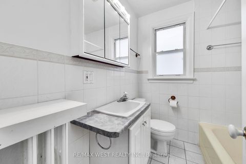 Photo 17 at 284 Fairlawn Avenue, Lawrence Park North, Toronto