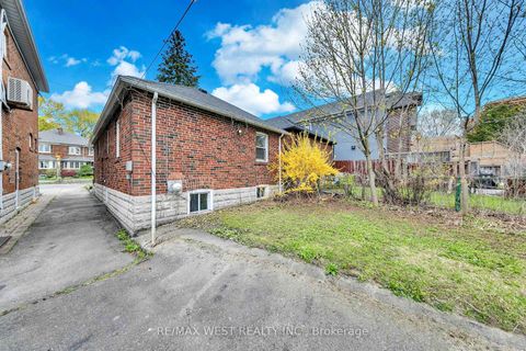 Photo 18 at 284 Fairlawn Avenue, Lawrence Park North, Toronto