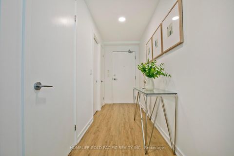 Photo 3 at 802 - 14 York Street, Waterfront Communities C1, Toronto