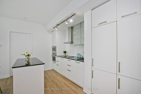 Photo 4 at 802 - 14 York Street, Waterfront Communities C1, Toronto