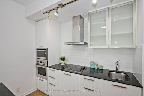 Photo 7 at 802 - 14 York Street, Waterfront Communities C1, Toronto