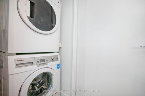 Photo 14 at 802 - 14 York Street, Waterfront Communities C1, Toronto