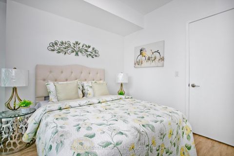 Photo 18 at 802 - 14 York Street, Waterfront Communities C1, Toronto