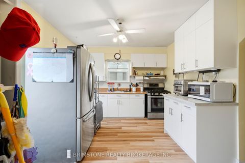 Photo 3 at 29 Ridge Road, CFB, Toronto