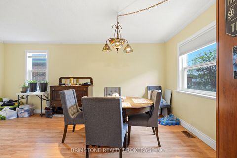 Photo 7 at 29 Ridge Road, CFB, Toronto