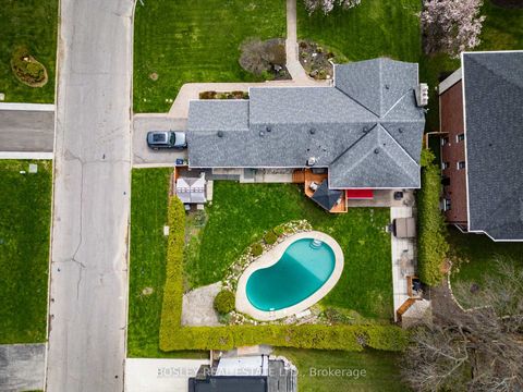 Photo 43 at 18 Tetbury Crescent, Donalda, Toronto