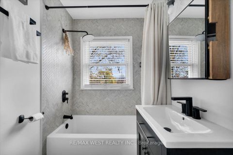 Photo 18 at 259 Sixth Street, New Toronto, Toronto