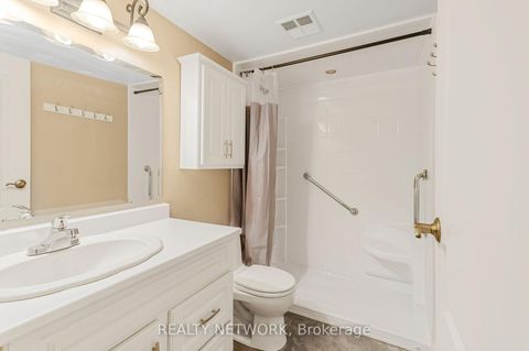 Photo 12 at 106 - 249 Major Mackenzie Drive E, Harding, Richmond Hill