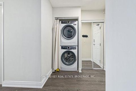 Photo 2 at 613 - 245 Davisville Avenue, Mount Pleasant West, Toronto
