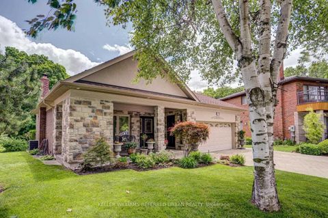 Photo 1 at 17 Hathor Crescent, Humber Summit, Toronto
