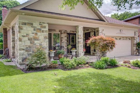 Photo 2 at 17 Hathor Crescent, Humber Summit, Toronto