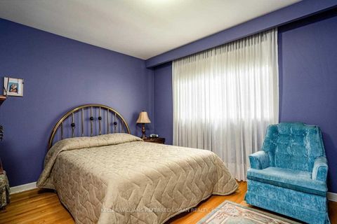 Photo 13 at 17 Hathor Crescent, Humber Summit, Toronto