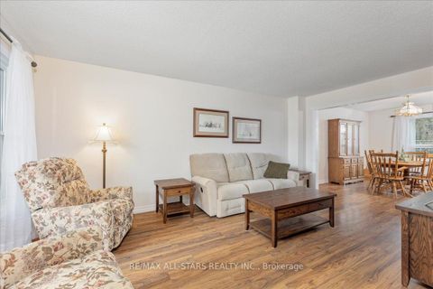 Photo 4 at 6 Hadera Place, Keswick North, Georgina