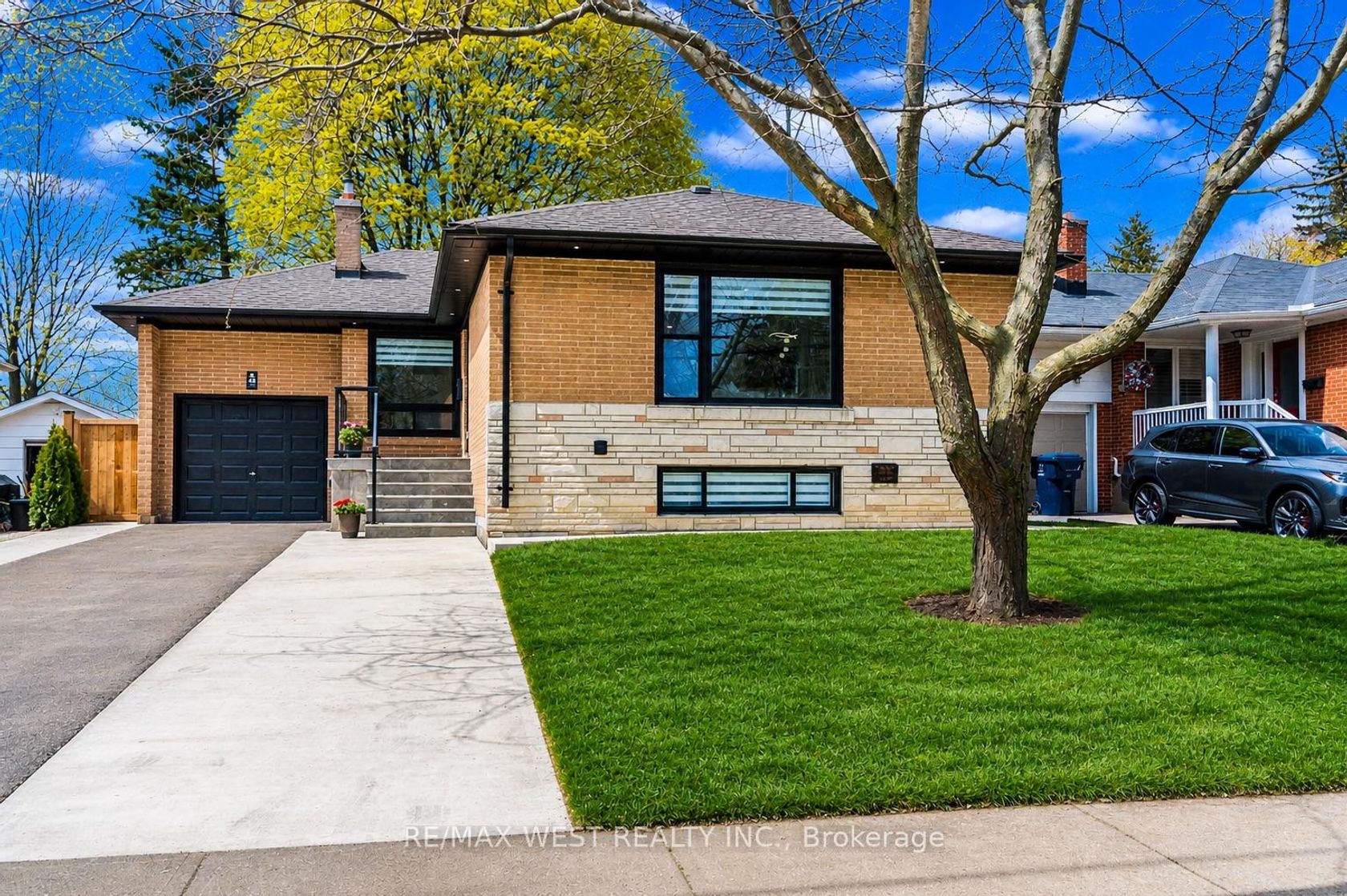 48 Lloyd Manor Road, Rosethorn, Toronto 